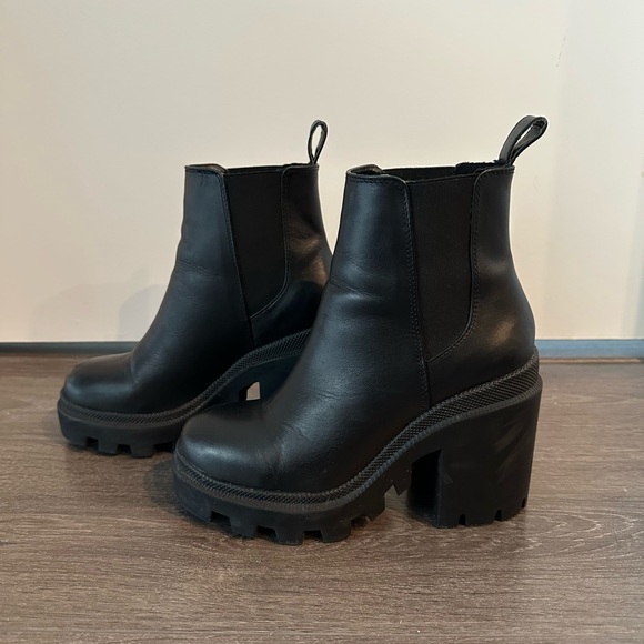 Steve Madden Black Chunky Heel Chelsea Booties - Picture 6 of 10